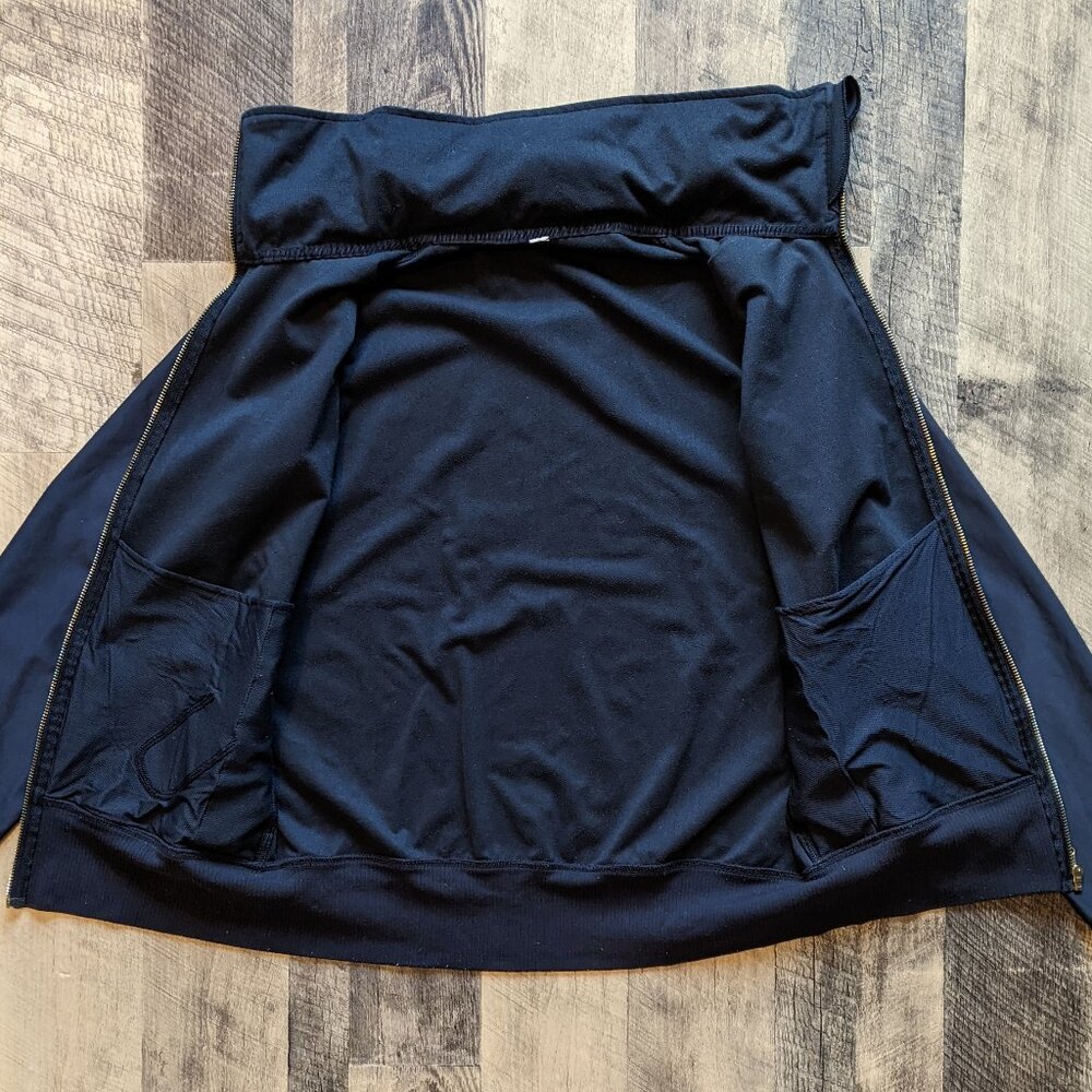 Lululemon Future Varsity Softshell Jacket w/ Stow… - image 4
